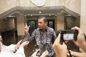 
                                       Harison Mocodompis: Tidak Ada Undang-Undang yang Membolehkan Privatisasi Pulau di Indonesia