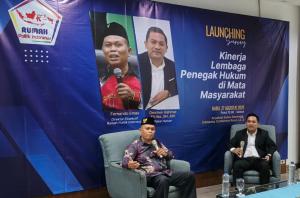 
                                       Kapolri Listyo Dongkrak Kepercayaan Publik, Polri Jadi Lembaga Penegak Hukum Paling Mentereng