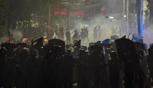 
                                       Serikat Pekerja Angkutan Indonesia Kecam Tindakan Brimob, Pengemudi Ojol Tewas Dilindas Rantis