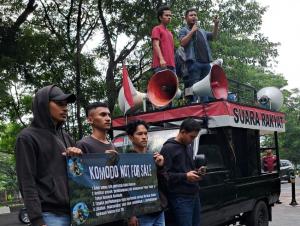 
                                       Aliansi Komodo Memanggil Desak Pemerintah Cabut Izin Pembangunan 619 Villa dan Privatisasi TNK