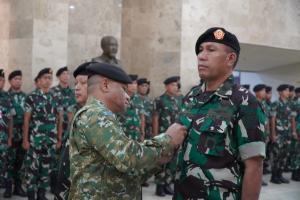 
                                       Kolonel Sus Gerardus Maliti Jabat Waka Pusjarah TNI