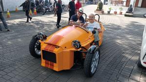 
                                       Peringati Sumpah Pemuda, Pemuda dari Berbagai Komunitas Automotif Kumpul di Warung Solo Kemang