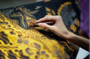 
                                       Pengerajin Batik Binaan PTPN IV Menuju Kelas Nasional