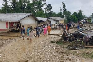 
                                       Banjir dan Longsor Landa 11 Kecamatan di Tapanuli Selatan, 8 Warga Meninggal dan Ribuan Mengungsi