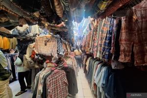 
                                       Di Tengah Persaingan Antara Bisnis Industri Tekstil Lokal vs Impor Pakaian Bekas, Perlu Keberpihakan Pemerintah Secara Tegas dan Adil