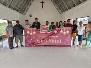 
                                       Natal, PTPN IV Regional 4 Salurkan Bantuan 3 Gereja 1 Panti Asuhan
