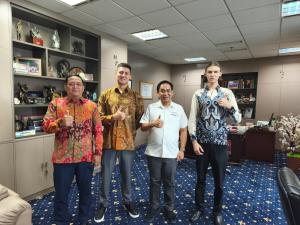 
                                       Direktur Perpajakan Internasional Audiensi dengan Presdir PT Icon Tech Asia