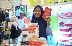 
                                       Dari Dapur Rumah ke Ruang Belajar Warga, Kisah Imroatus Sofiyah Tunjukkan Dampak Berlapis Pemberdayaan Perempuan PNM