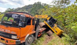 
                                       Mantan Ketua DPRD Pasaman Tewas Tertimpa Alat Berat Saat Salurkan Bantuan Bencana