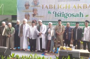 
                                       Peduli Bencana Sumatera, Madrasah Sa`datuddarin Gelar Doa Bersama dan Buka Gerai  Sembako Murah