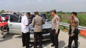 
                                        Empat Orang Ditemukan Tewas di Dalam Mobil di Tol Pejagan–Pemalang