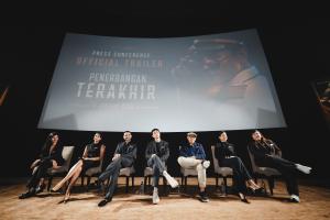 
                                       Jerome Kurnia, Nadya Arina dan Aghniny Haque Tampil Emosional Official Trailer Film Penerbangan Terakhir 
