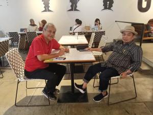 
                                       Pemimpin Redaksi Asri Hadi Bersama Anggota DPR RI Jazuli Juwaini Bahas Kiat Terpilih Jadi Anggota DPR RI