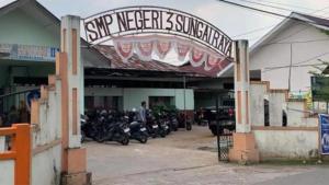 
                                       Latar Belakang Siswa SMP di Kalbar Nekat Bom Sekolah Terungkap, Terpapar Konten Kekerasan Ekstrem