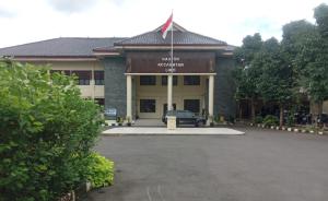 
                                       Akses Kecamatan Limo Gunakan Lahan Warga, Camat Bungkam