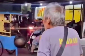 
                                       Viral Dituduh Jukir Liar di Jakut, Kakek Ini Ternyata Pensiunan Guru