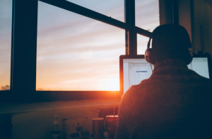 
                                       How Technology Reshapes Free Time: Sports Nights, Micro-Breaks, and Mobile Flow