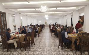 
                                       Indahnya Buka Bersama di Balai Sarwono