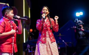 
                                       Prince Poetiray & Quinn Salman Bawakan Perdana OST Na Willa Sikilku Iso Muni Bersama Pemain Na Willa