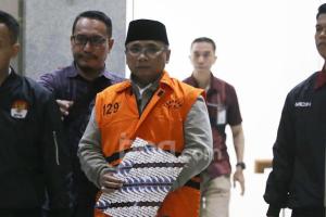 
                                       KPK Resmi Tahan Eks Menag Yaqut Terkait Kasus Kuota Haji, Negara Diduga Rugi Rp622 Miliar