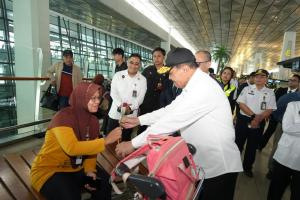 Menko Polkam Tinjau Pelabuhan dan Bandara, Pastikan Kesiapan Layanan Mudik Lebaran