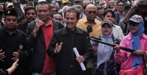 
                                       Simak Penjelasannya! Langkah Roy Suryo Cs Tertahan di MK, Gugatan Pasal KUHP dan UU ITE Tak Diterima