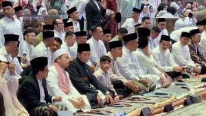 
                                       Ditemani Jan Ethes, Wapres Gibran Salat Id di Istiqlal, Sejumlah Pejabat Turut Hadir
