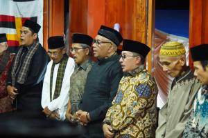 
                                       Rumah Gadang milik Wakil Menteri Tenaga Kerja RI Afriansyah Noor Dinaiki dengan Doa bersama Di Pagaruyung