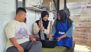 
                                       Semangat Tanpa Batas, Ibu Irma Berdayakan Komunitas Disabilitas Lewat PNM Mekaar