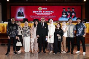 
                                       Hardjuno Wiwoho Sah Sandang Gelar Doktor Ilmu Hukum: Tawarkan Model Perlindungan Hukum Tripartit bagi Pelaku UMKM