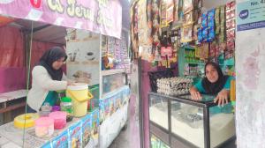 
                                       Langkah Kecil Berdampak Besar: Ibu Dewi, Kartini Masa Kini yang Menebar Manfaat Untuk Lingkungan