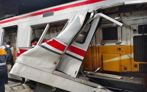 
                                       Kronologi Kecelakaan Maut KRL vs Argo Bromo: Dipicu Taksi Terhenti di Rel