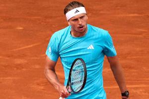 
                                       Sempat Kesulitan di Set Kedua, Zverev Kalahkan Atmane dan Maju ke 16 Besar Madrid Open