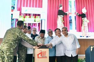 
                                       Panglima TNI Dampingi Presiden RI Resmikan 1.061 KDKMP di Jawa Timur