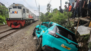 
                                       Sopir Taksi Green SM Jadi Tersangka Kecelakaan KRL di Bekasi Timur