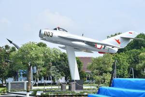 
                                       Monumen MiG 17 Fresco Warisan Penjaga Langit Indonesia