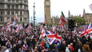 
                                       Demonstrasi Sayap Kanan di London Diwarnai Aksi Provokatif Buka Cadar di Depan Umum