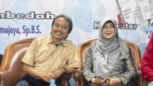 
                                       Usai Dirawat di RS Polri, Roy Suryo dan Dokter Tifa Dipindahkan ke Rutan Polda Metro Jaya