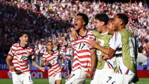 
                                       Menang 2-0 dengan 10 Pemain,  Amerika Serikat Masih Terlalu Tangguh bagi Bosnia