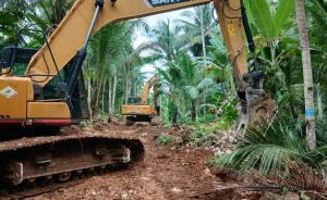 
                                       Pembukaan Jalan di Kepulauan Umbele Terus Digenjot, Satgas TMMD Optimalkan Alat Berat