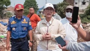 
                                       Pemprov DKI Berduka, Petugas Damkar Meninggal Saat Bertugas Tangani Kebakaran Sampah di Kramat Jati