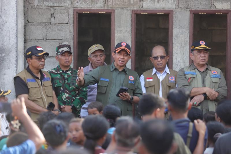 Kunjungi Warga Terdampak di Ende, Kepala BNPB Pastikan Dukungan Rumah Rusak dan Kebutuhan Penyintas Gempa Terpenuhi