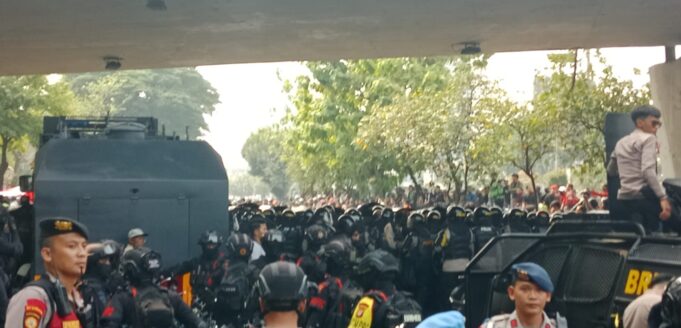 Koalisi Masyarakat Sipil Kecam Pelibatan TNI dalam Pengamanan Demonstrasi, Mereka Bukan Musuh Negara