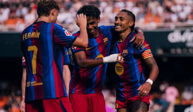 Barcelona Kokoh di Puncak Klasemen Usai Hancurkan Valencia 5-0, Lamine Yamal Brcace      