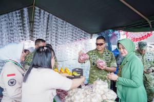 
                                       TNI Hadir Membawa Manfaat Ekonomi, Bazar Murah Semarakkan HUT ke-81